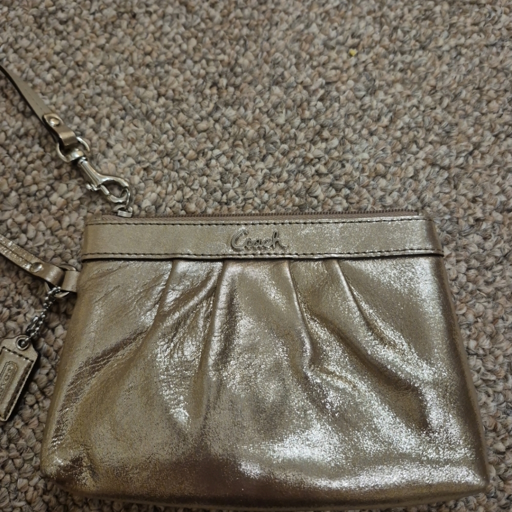 Coach Elegant Gold Metallic Women's Clutch Wristlet Excellent Condition